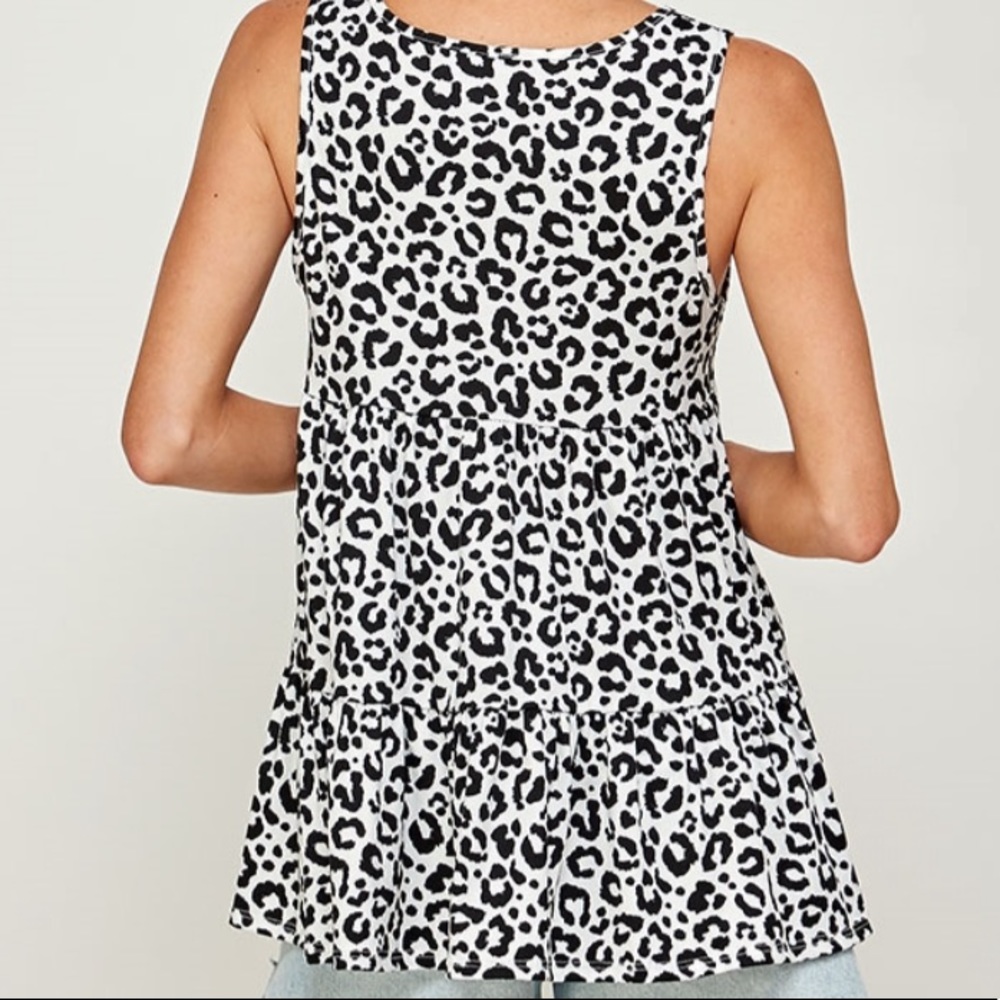 NEW Soft Black and White Tiered Sleeveless Top - Picture 6 of 6